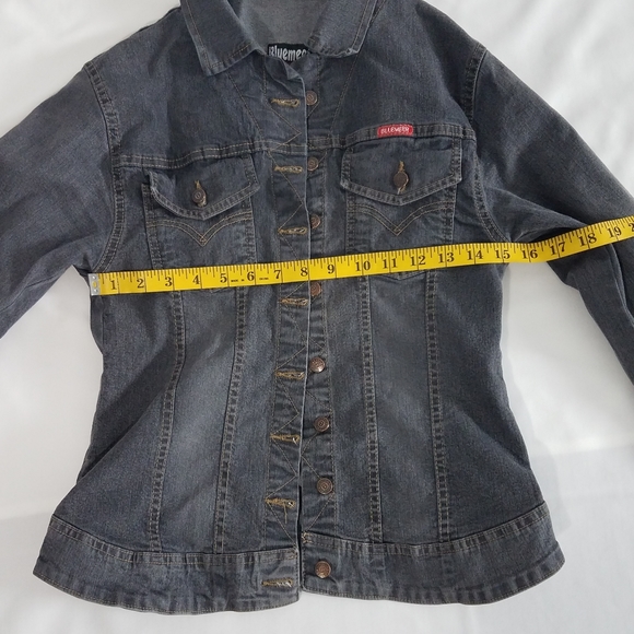 Beautiful jean jacket - Picture 4 of 9